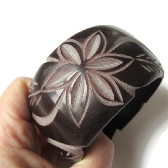 Brown Carved Bangle Chunky Floral Flower & Leaf Design Lucite Plastic Cuff - Picture 5 of 5